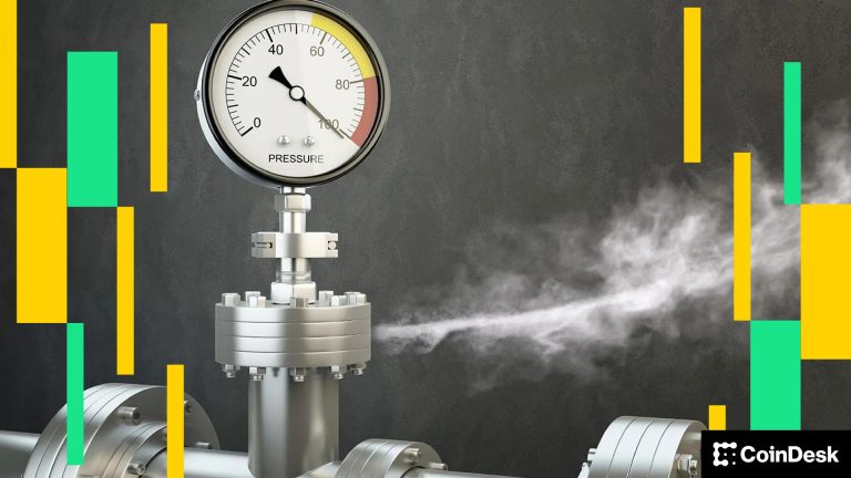 BTC Price Holds Steady During a Wave of Sell Pressure ; Altcoin Prices Slide