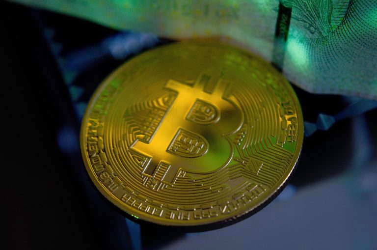 Expert Trader Who Correctly Predicted Bitcoin Top Just Shared A Chart Pointing Below $4,000