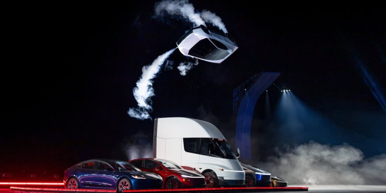 Tesla Roadster Rocket Is the Cool ‘Flying’ Car You Can’t Have Tesla Roadster Rocket Is the Cool 'Flying' Car You Can’t Have